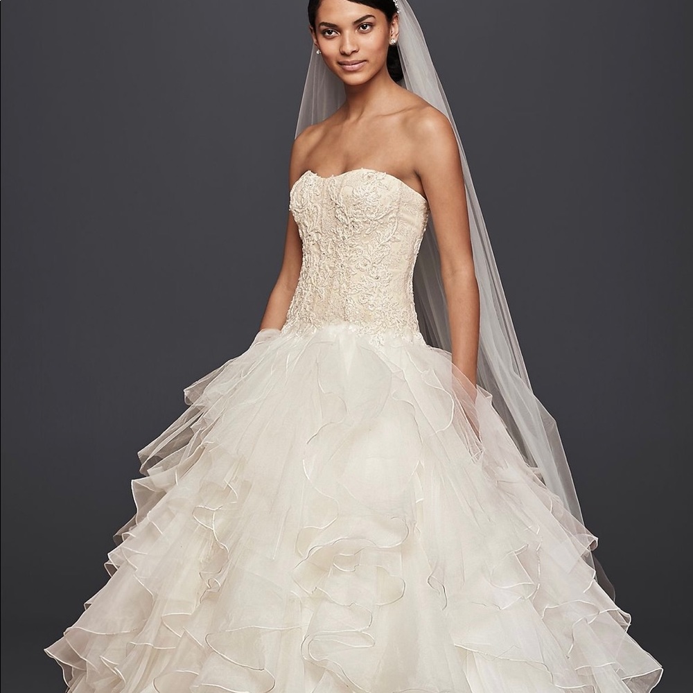 💍Oleg Cassini Strapless Ruffled Skirt Wedding Dress, Champagne, and Size Zero💍